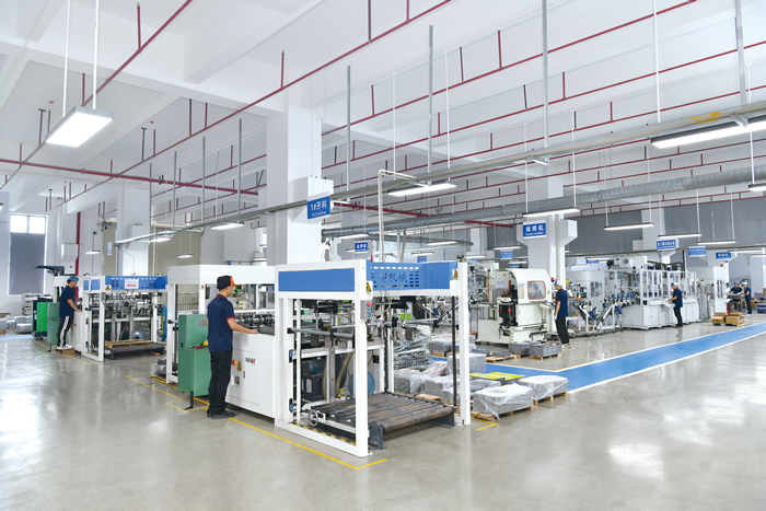 Plastic container manufacturing equipment